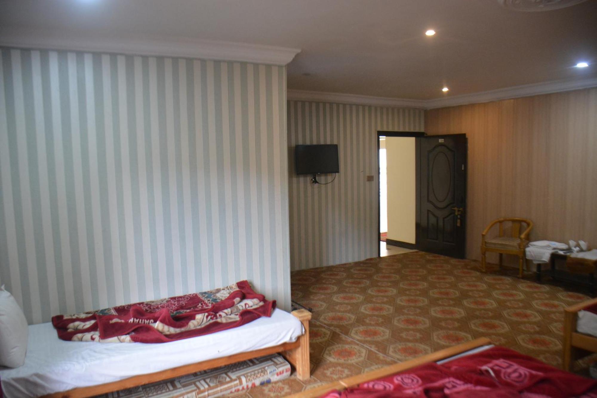 Hotel Pine Hills, Наран Екстер'єр фото
